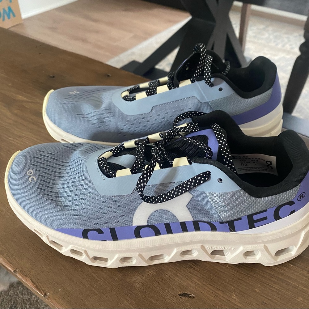 On Cloud Monster Tennis Shoes- women’s Size 9 - new without tags.